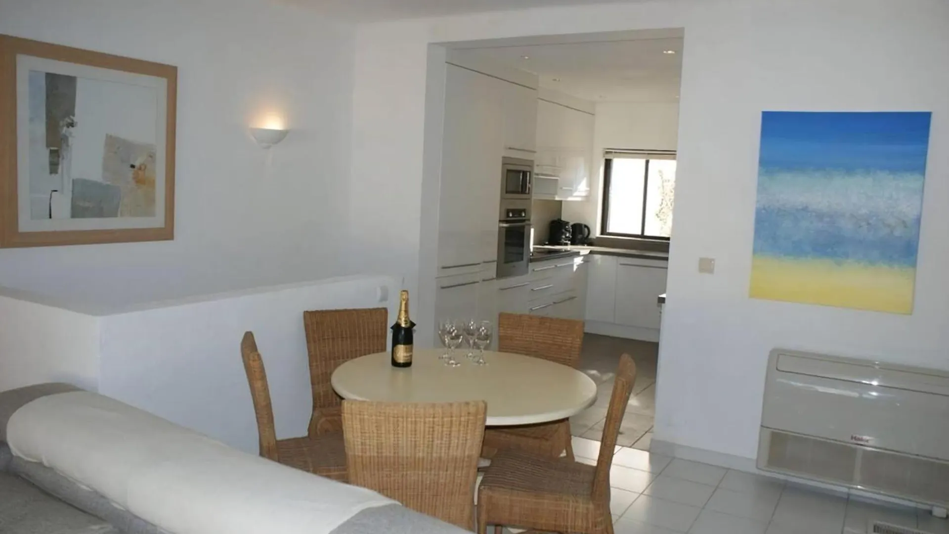 Elegant Vale Do Lobo Villa 4 Bedrooms Villa Vale Do Lobo 186 Swimming Pool Short Walk To The Beach And Praca 0*,  Portugal